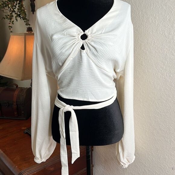 NWT And Now This | Trendy Plus Size Cropped O-Ring Top |  Size 2X - Picture 2 of 10